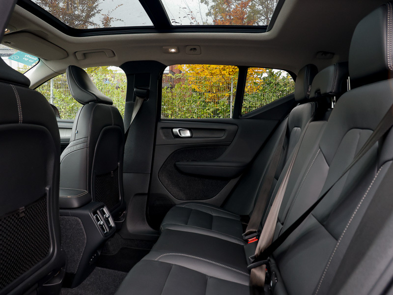 Volvo XC40 2.0 B4p Ultra Dark SK74ZPC Red #6