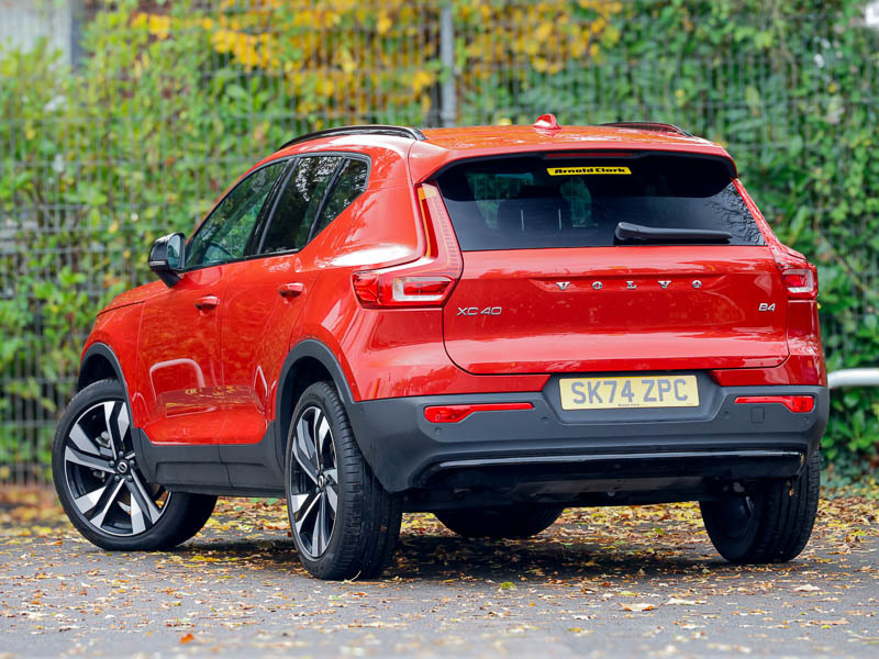 Volvo XC40 2.0 B4p Ultra Dark SK74ZPC Red #2