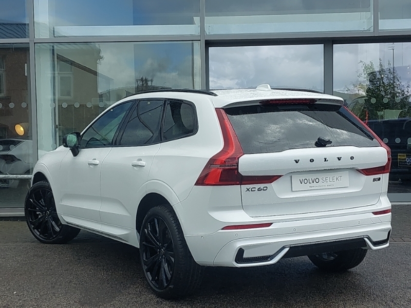 Volvo XC60 2.0 B5p Plus Black Edition Awd Geartronic White #2
