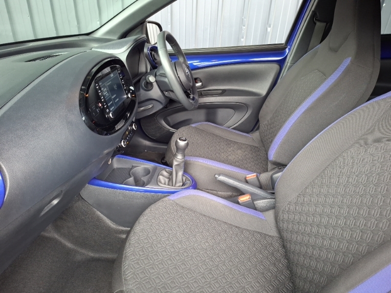 Toyota Aygo X 1.0 Vvt-i Edge URZ6140 Blue #5