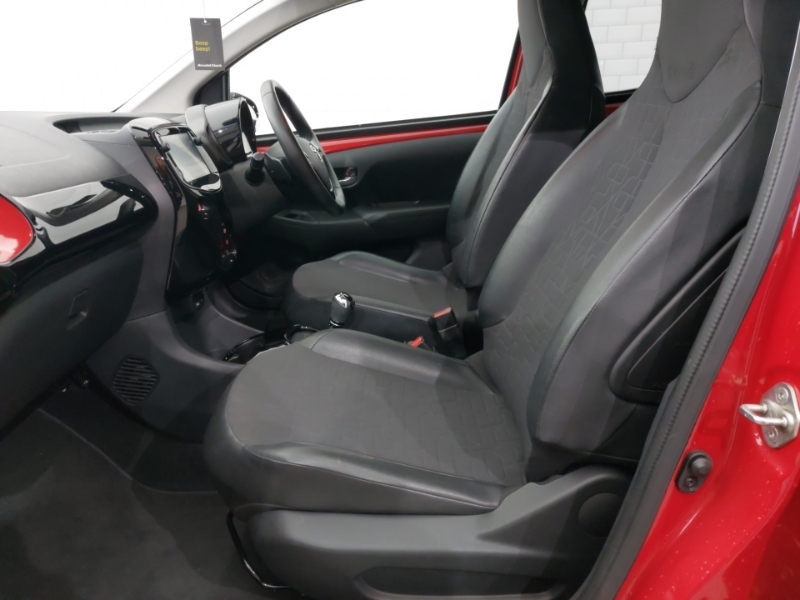 Toyota Aygo 1.0 Vvt-i X-clusiv X-shift YP70DZZ Red #5