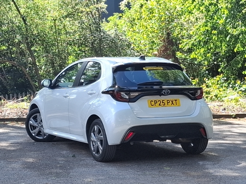 Toyota Yaris 1.5 Hybrid Icon Cvt CP25PXT White #2