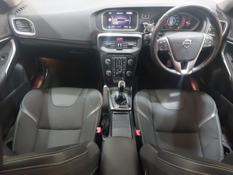 Volvo V40 T2 122 Momentum Nav Plus SG17WFY Blue #3