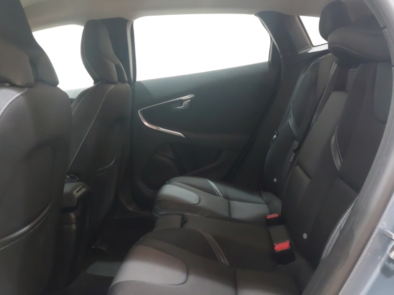 Volvo V40 T2 122 Momentum Nav Plus SG17WFY Blue #6