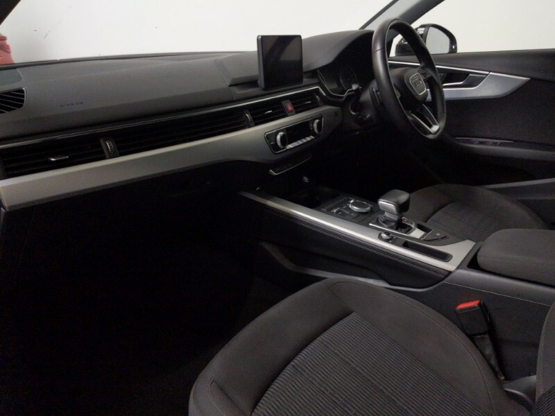 Audi A4 2.0 Tdi Ultra Se S Tronic WK67WCL Black #5