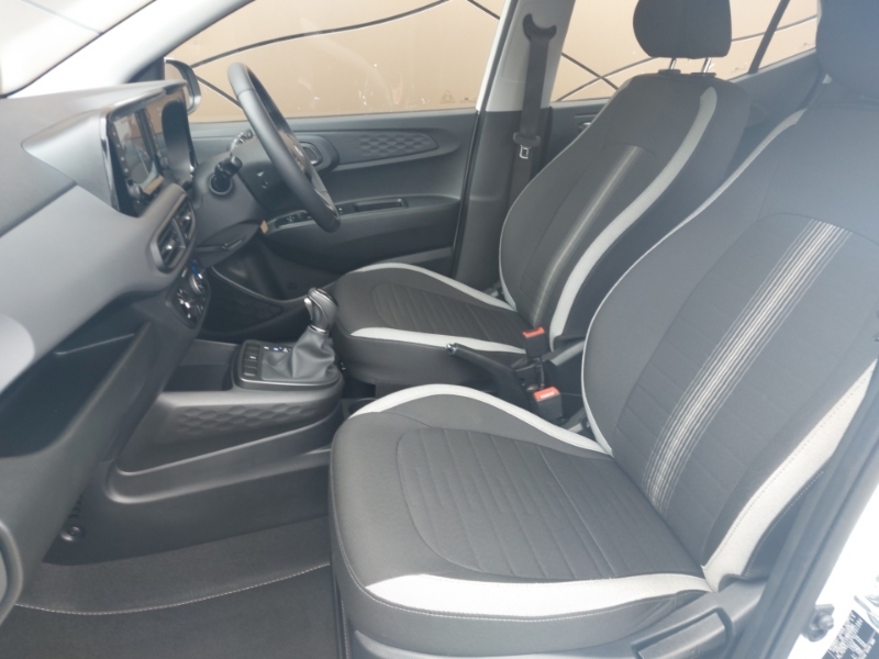 Hyundai I10 1.0 63 Advance Nav EF25MPV White #5