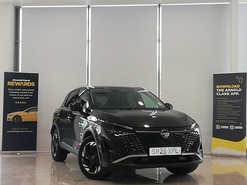 Nissan Qashqai 1.3 Dig-t Mh N-connecta Glass Roof Black