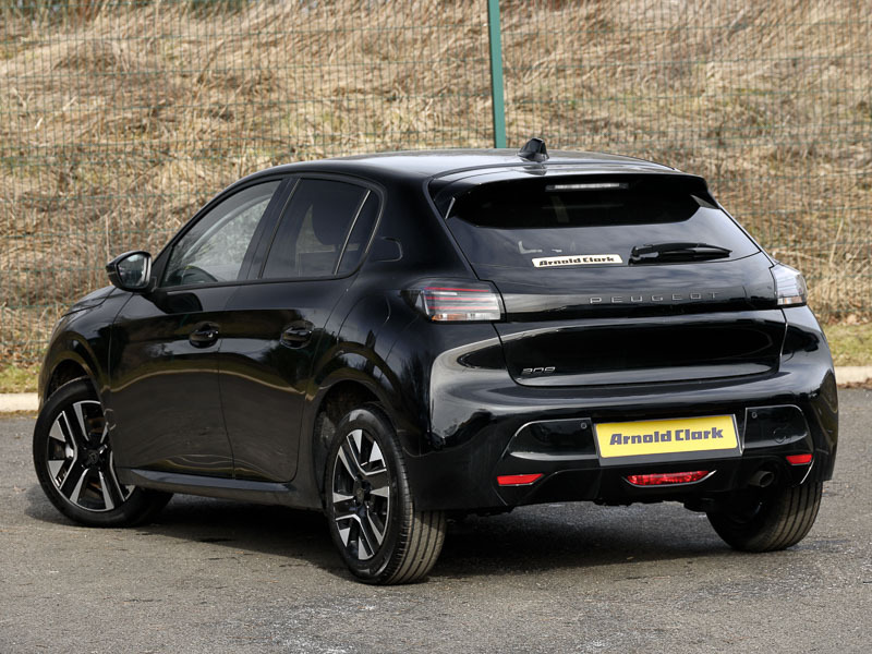 Peugeot 208 1.2 Puretech 100 Allure Black #2
