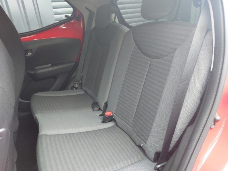 Toyota Aygo 1.0 Vvt-i X-trend SA19OVB Red #6