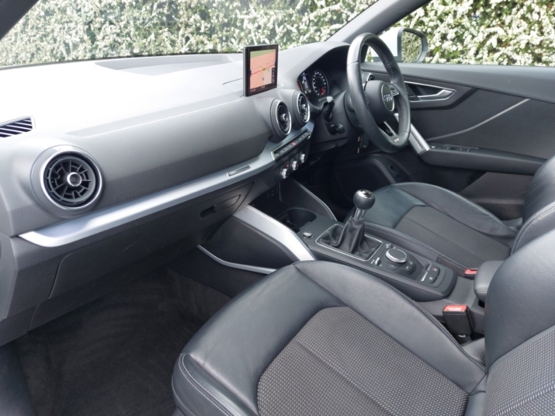 Audi Q2 35 Tfsi S Line YS68NKU White #5