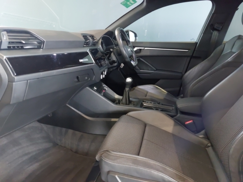 Audi Q3 35 Tfsi Black Edition DE21VFU Black #5