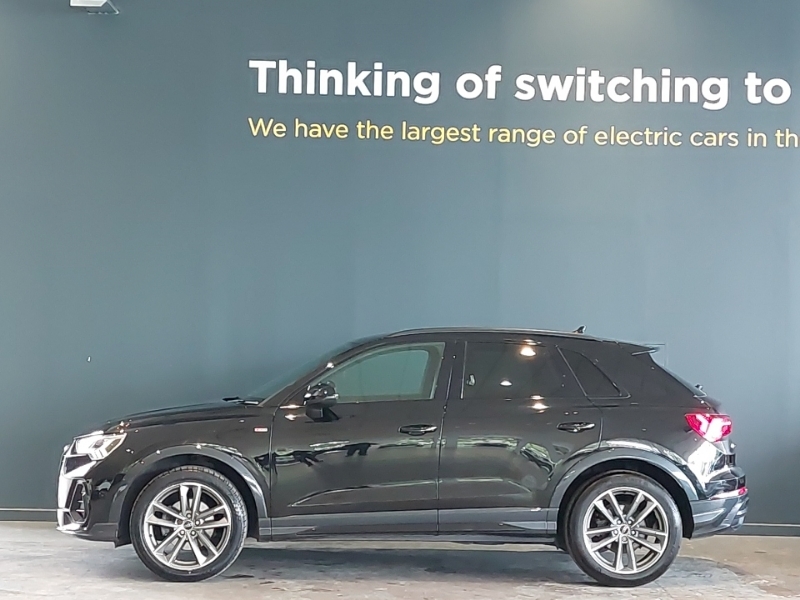 Audi Q3 35 Tfsi Black Edition DE21VFU Black #4