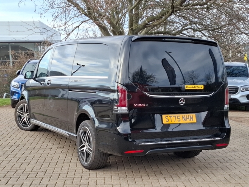 Mercedes-Benz V Class V300 D Premium Amg Line 9G-tronic Extra Long Black #2