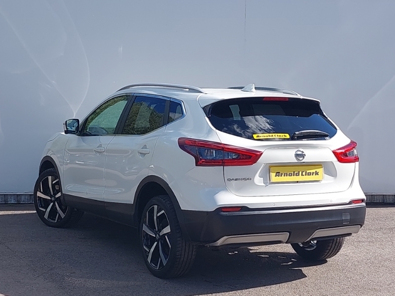Nissan Qashqai 1.6 Dig-t Tekna White #2