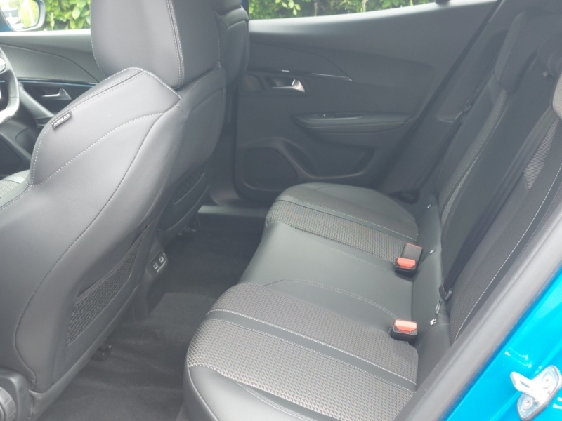 Peugeot e-2008 100Kw Gt 50Kwh CL23OUJ Blue #6