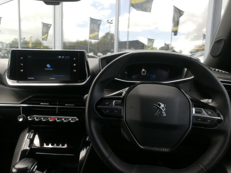Peugeot 2008 1.2 Puretech 130 Allure Premium AV23FNK Black #4