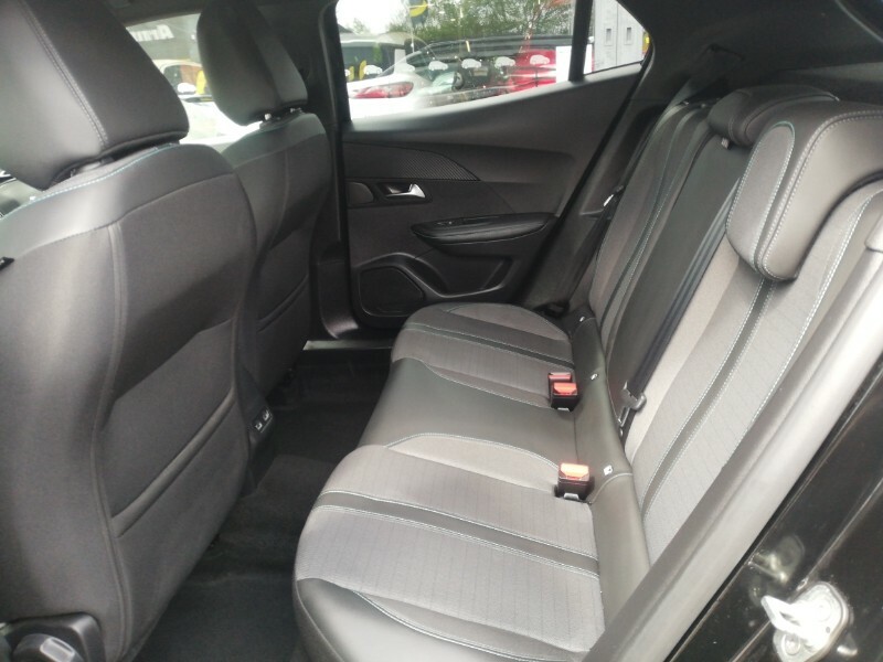 Peugeot 2008 1.2 Puretech 130 Allure Premium AV23FNK Black #3