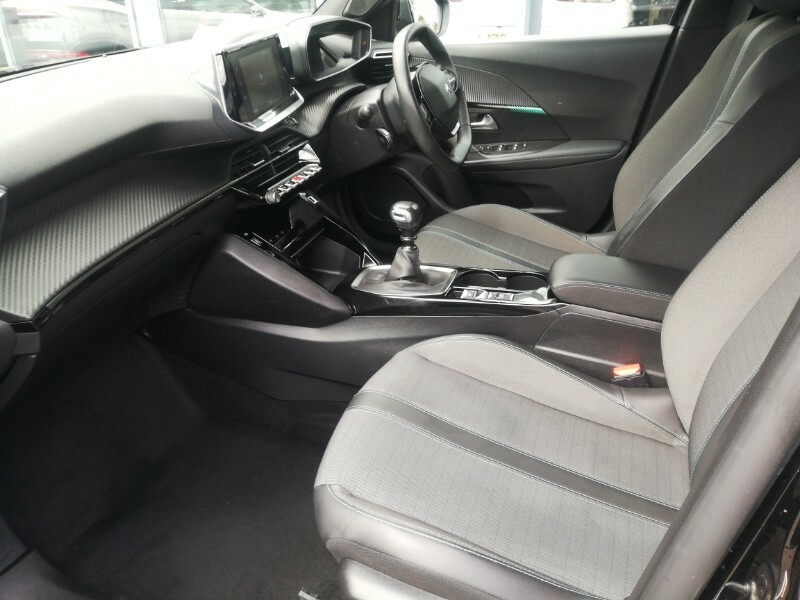 Peugeot 2008 1.2 Puretech 130 Allure Premium AV23FNK Black #2