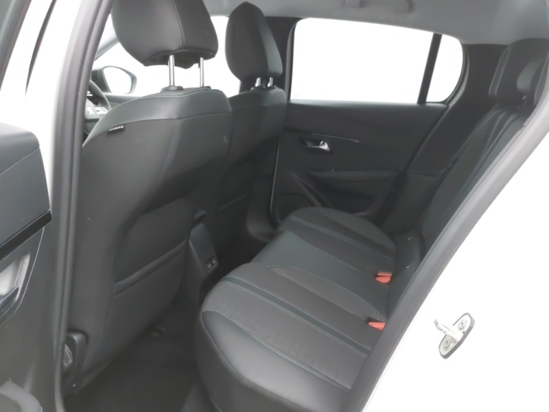Peugeot 208 1.2 Puretech 100 Allure Premium SM22VNR White #6