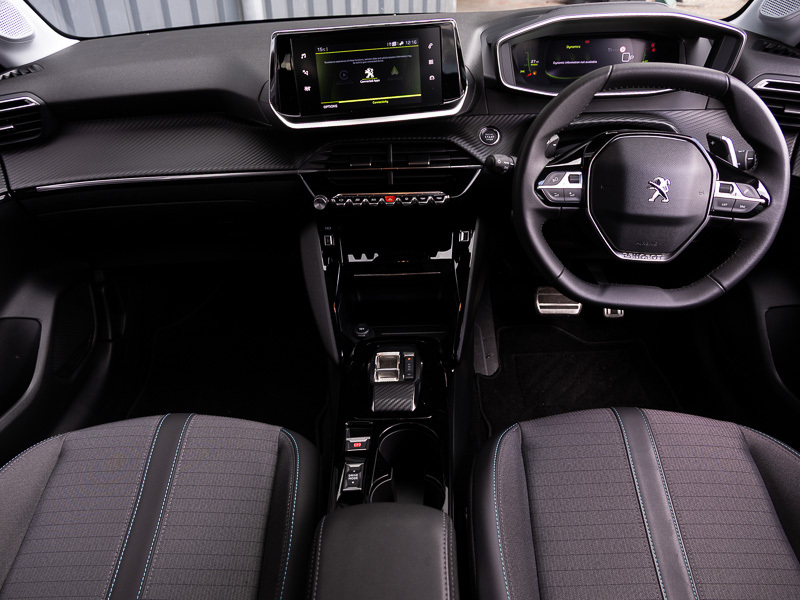 Peugeot 208 1.2 Puretech 130 Allure Premium Eat8 Black #3