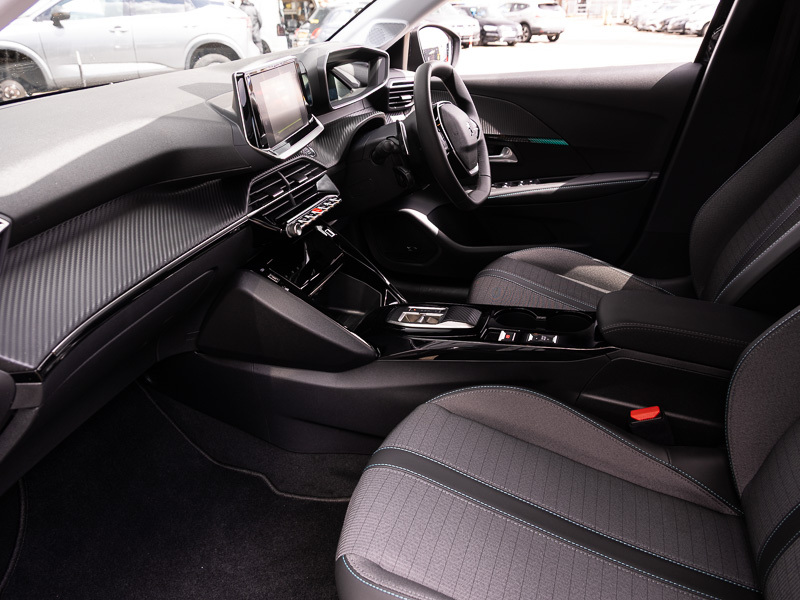 Peugeot 208 1.2 Puretech 130 Allure Premium Eat8 Black #5