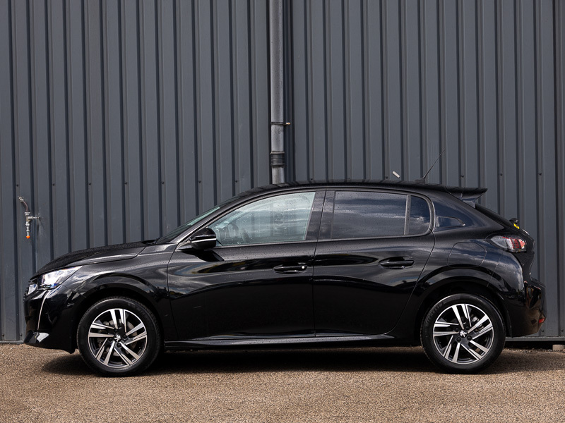 Peugeot 208 1.2 Puretech 130 Allure Premium Eat8 Black #4