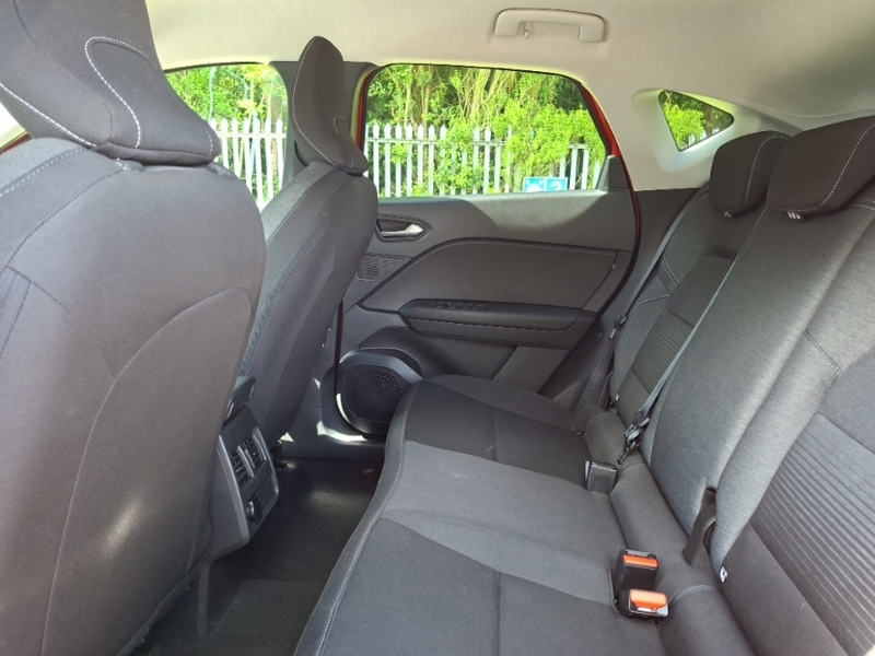 Renault Captur 1.0 Tce 100 Iconic YG70VNW Red #6