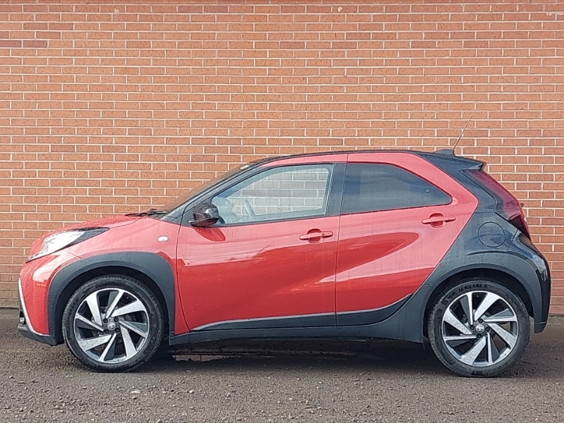 Toyota Aygo X 1.0 Vvt-i Exclusive SD24WKP Red #4