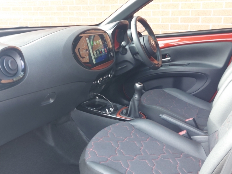 Toyota Aygo X 1.0 Vvt-i Exclusive SD24WKP Red #5