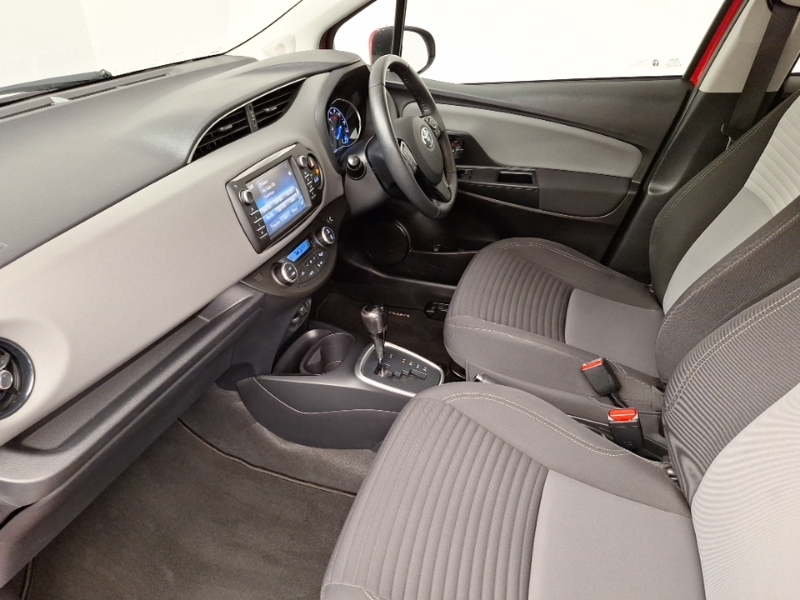 Toyota Yaris 1.5 Hybrid Icon Tech Cvt DK68XLF Red #5