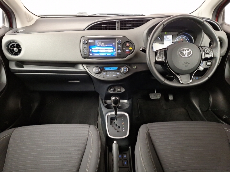 Toyota Yaris 1.5 Hybrid Icon Tech Cvt DK68XLF Red #3