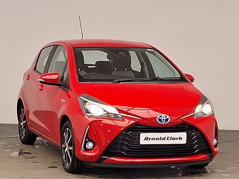 Toyota Yaris 1.5 Hybrid Icon Tech Cvt Red