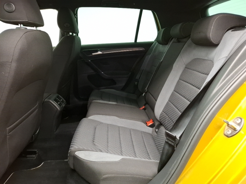Volkswagen Golf 1.5 Tsi Evo 150 R-line SC67NCX Yellow #6