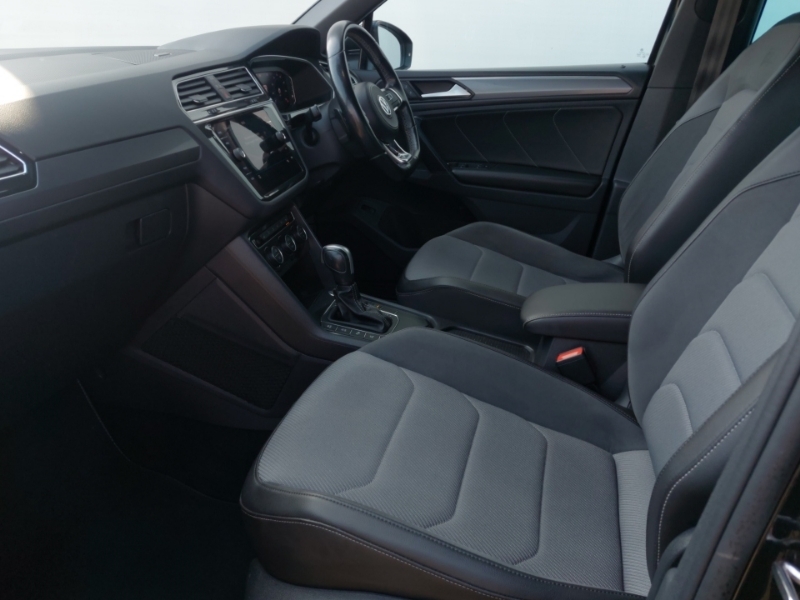 Volkswagen Tiguan 2.0 Tdi 150 R-line Tech Dsg SC69XAA Black #5
