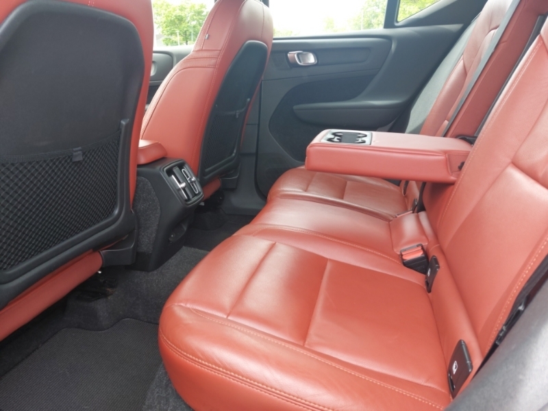 Volvo XC40 2.0 B4p Inscription Pro DP70VRO Black #6