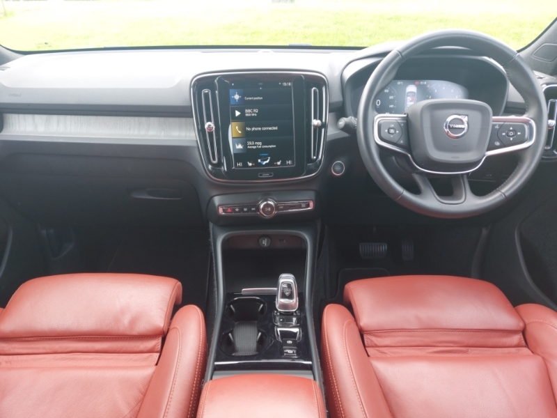 Volvo XC40 2.0 B4p Inscription Pro DP70VRO Black #3