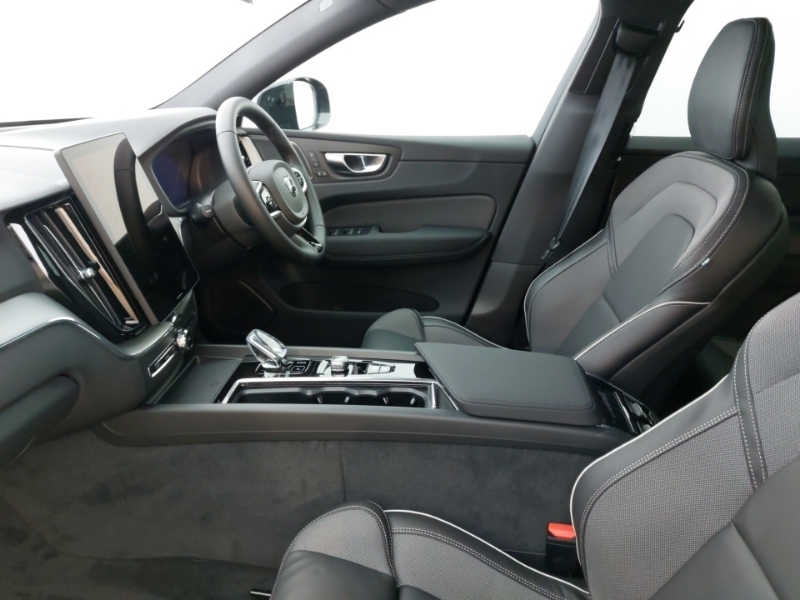 Volvo XC60 2.0 B5p Plus Black Edition Awd Geartronic SL75HGE Black #5