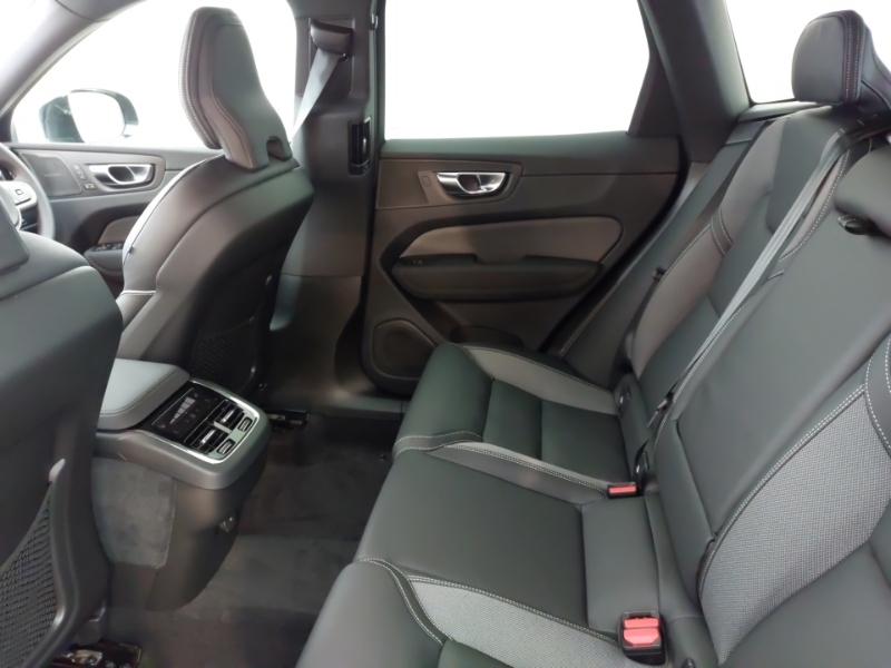 Volvo XC60 2.0 B5p Plus Black Edition Awd Geartronic SL75HGE Black #6