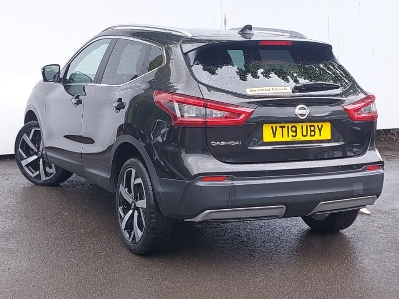 Nissan Qashqai 1.3 Dig-t Tekna VT19UBY Black #2