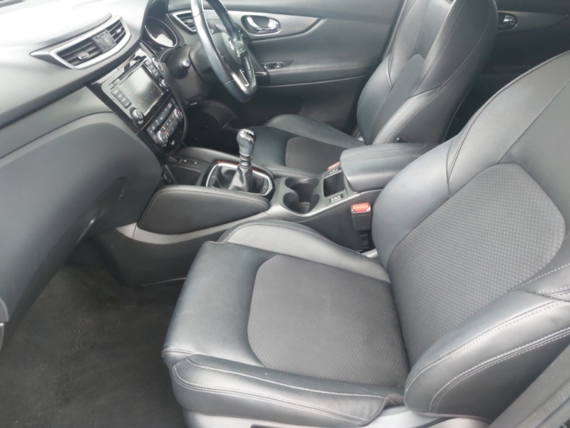 Nissan Qashqai 1.3 Dig-t Tekna VT19UBY Black #5