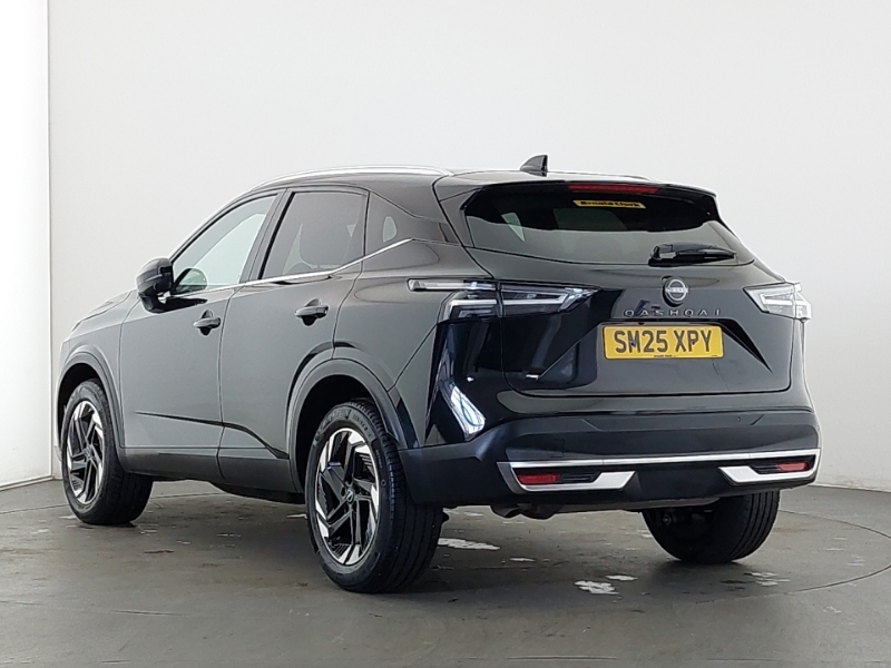 Nissan Qashqai 1.3 Dig-t Mh N-connecta Glass Roof SM25XPY Black #2
