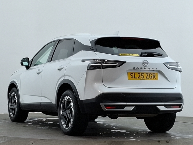 Nissan Qashqai 1.3 Dig-t Mh 158 N-connecta Glass Rf Xtronic SL25ZGR White #2