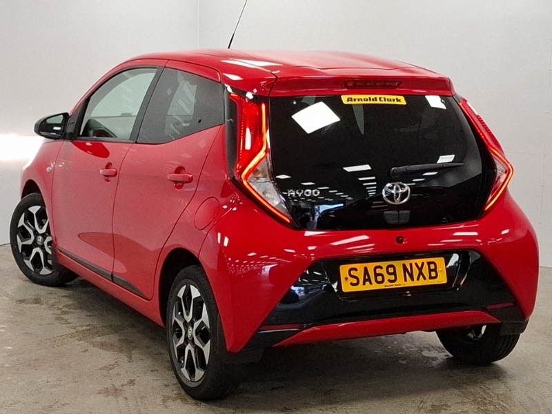 Toyota Aygo 1.0 Vvt-i X-trend SA69NXB Red #2