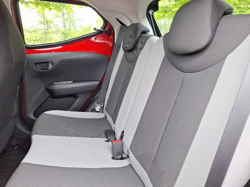 Toyota Aygo 1.0 Vvt-i X-play X-shift EF18ATN Red #6