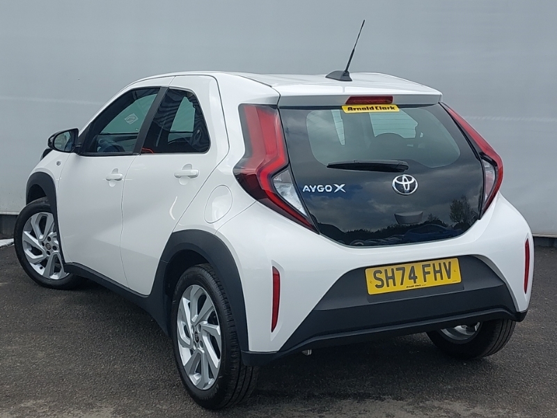 Toyota Aygo X 1.0 Vvt-i Pure SH74FHV White #2