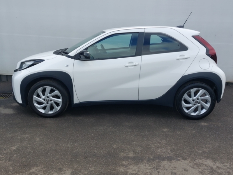 Toyota Aygo X 1.0 Vvt-i Pure SH74FHV White #4