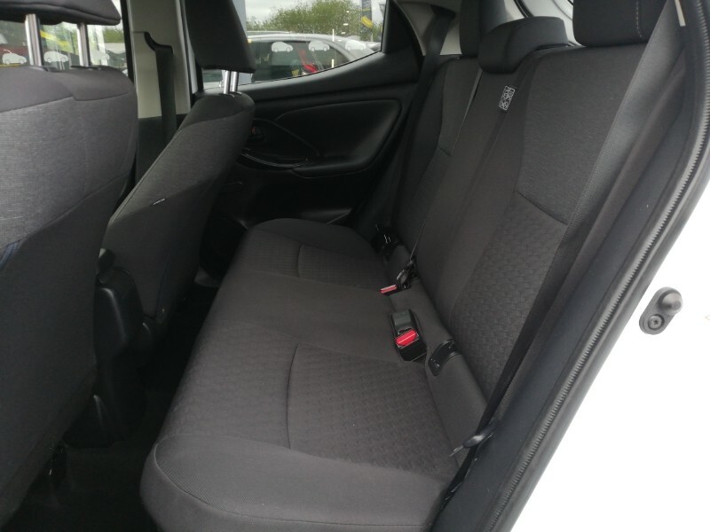 Toyota Yaris 1.5 Hybrid Icon Cvt DU73EKB White #6