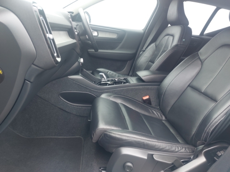 Volvo XC40 2.0 B3p Plus Dark CK23EUO Blue #5