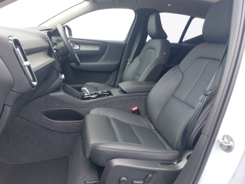 Volvo XC40 2.0 B3p Ultra Dark SB74AAY Blue #5