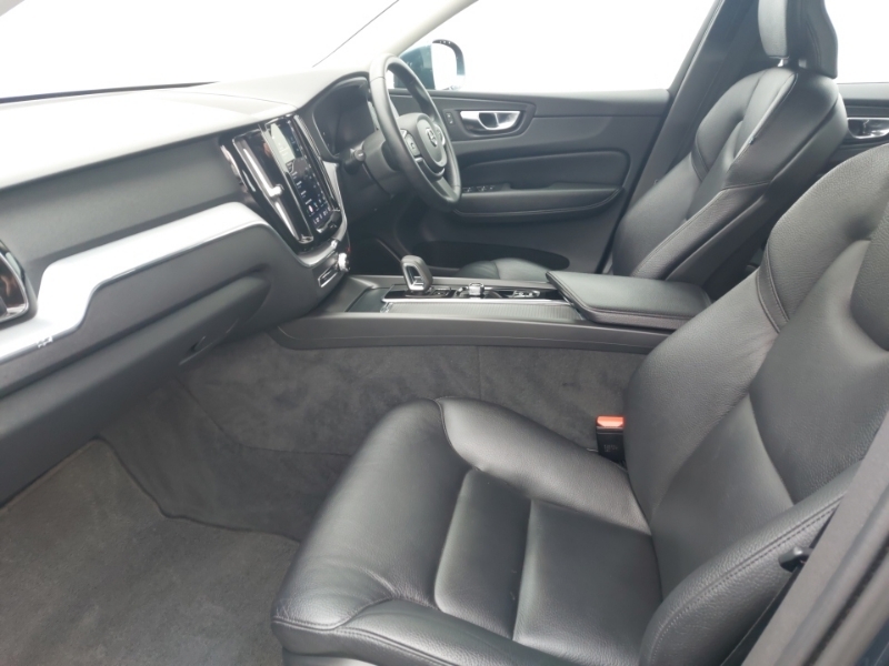 Volvo XC60 2.0 B5p Momentum Geartronic Blue #5